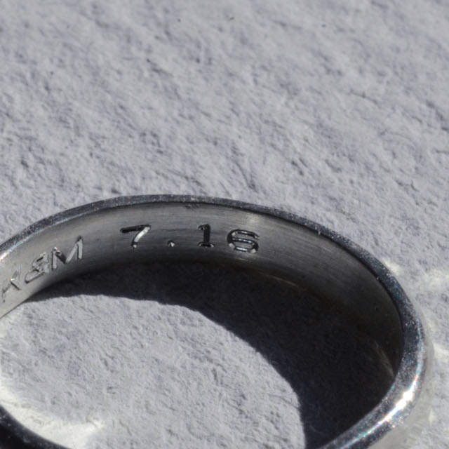指輪の刻印