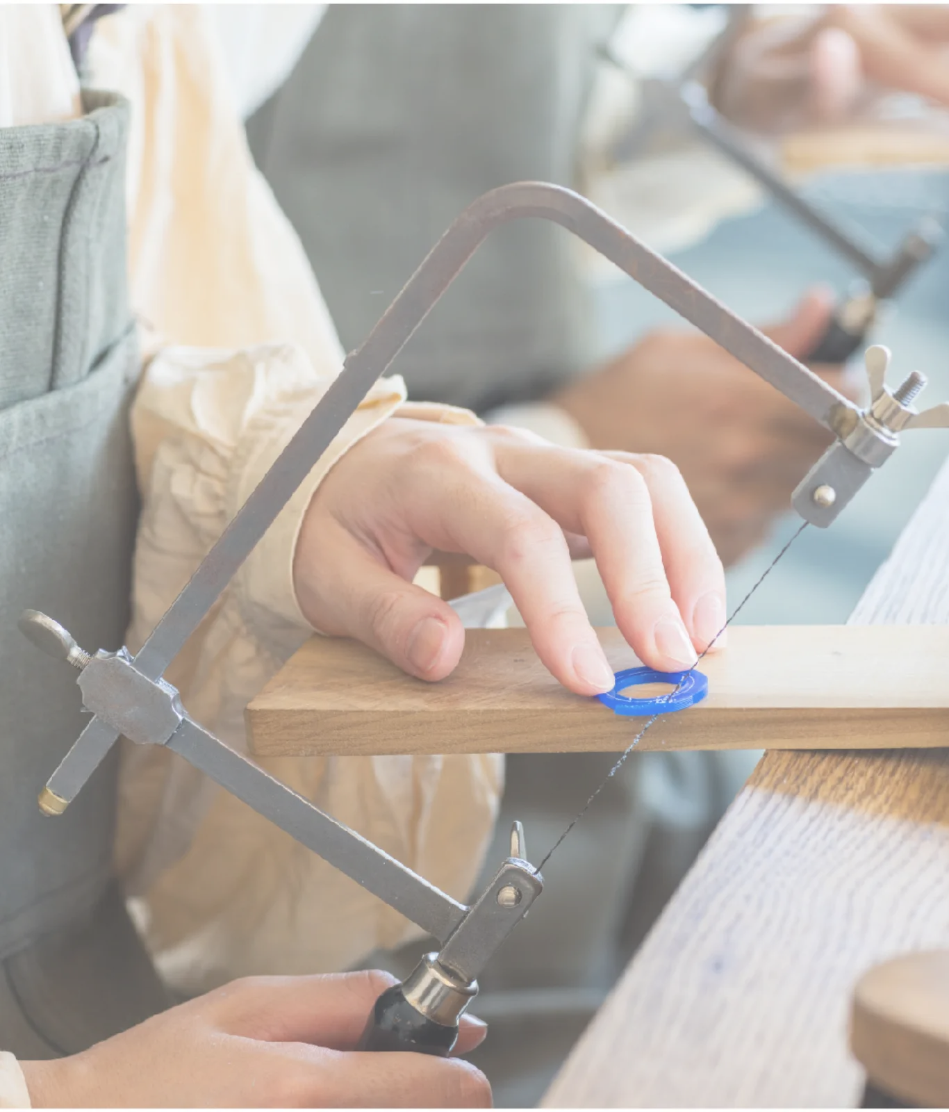 指輪を制作している様子